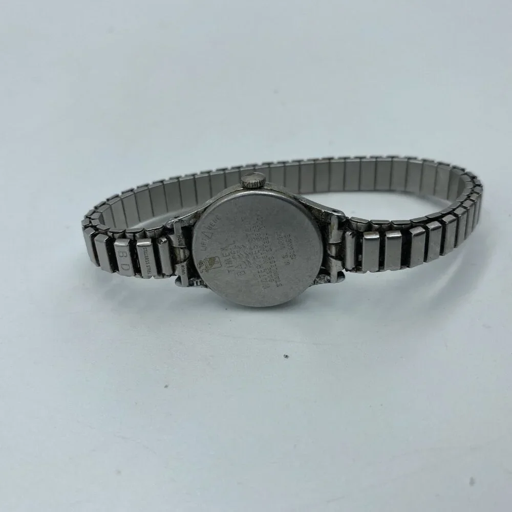 Vintage Women's Timex Q Quartz Silver Tone Bracelet Watch S Cell Water Resistant